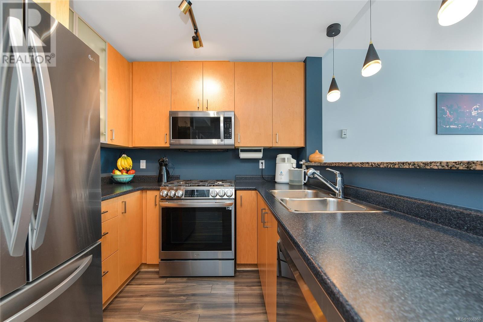 Photo 9 of 706 860 View St, Victoria BC