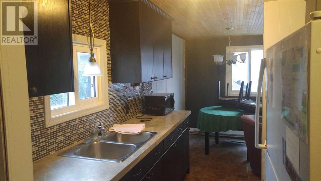 Photo 13 of 213 1 Avenue W, Hussar AB