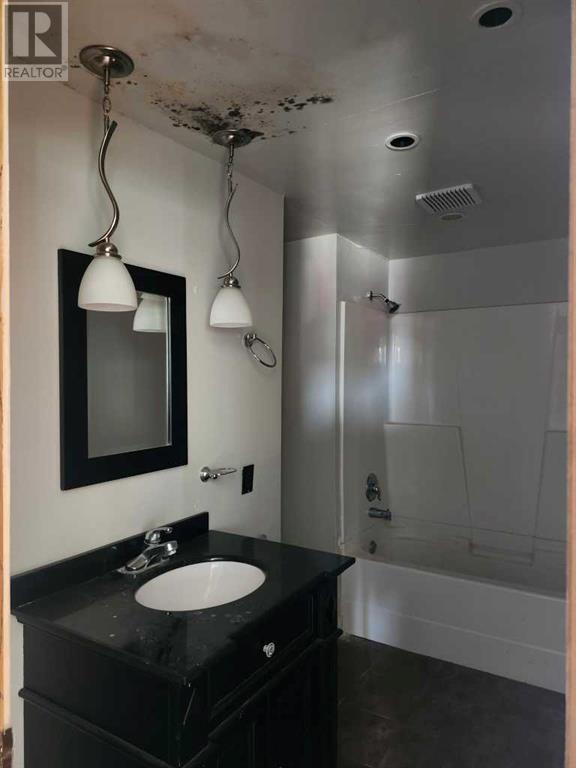 Photo 5 of 213 1 Avenue W, Hussar AB