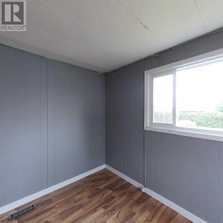 Photo 16 of 213 1 Avenue W, Hussar AB