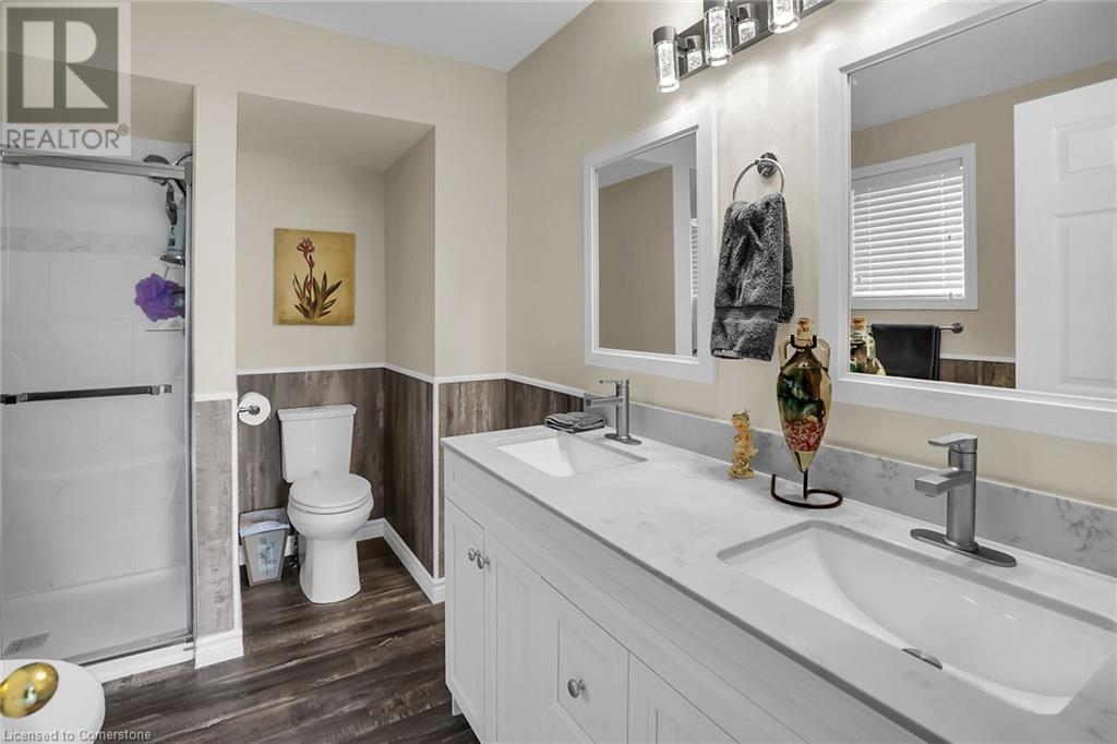 Photo 15 of 4432 Dennis Avenue, Beamsville ON