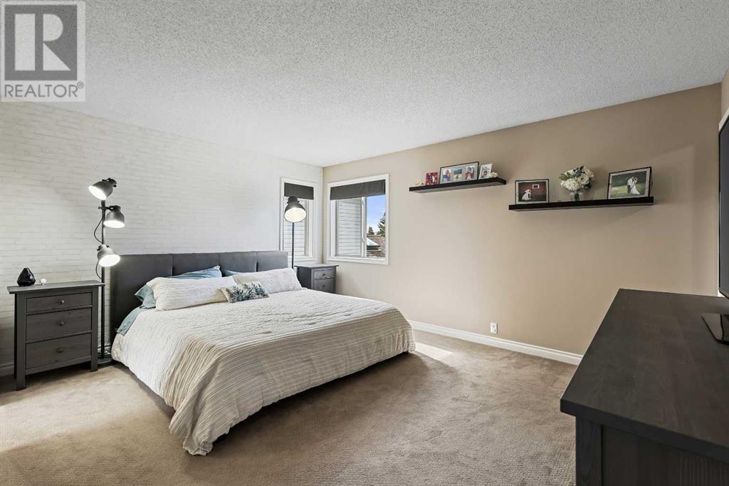 Single Family House for Sale in  Scenic View Close NW Scenic Acres Calgary 