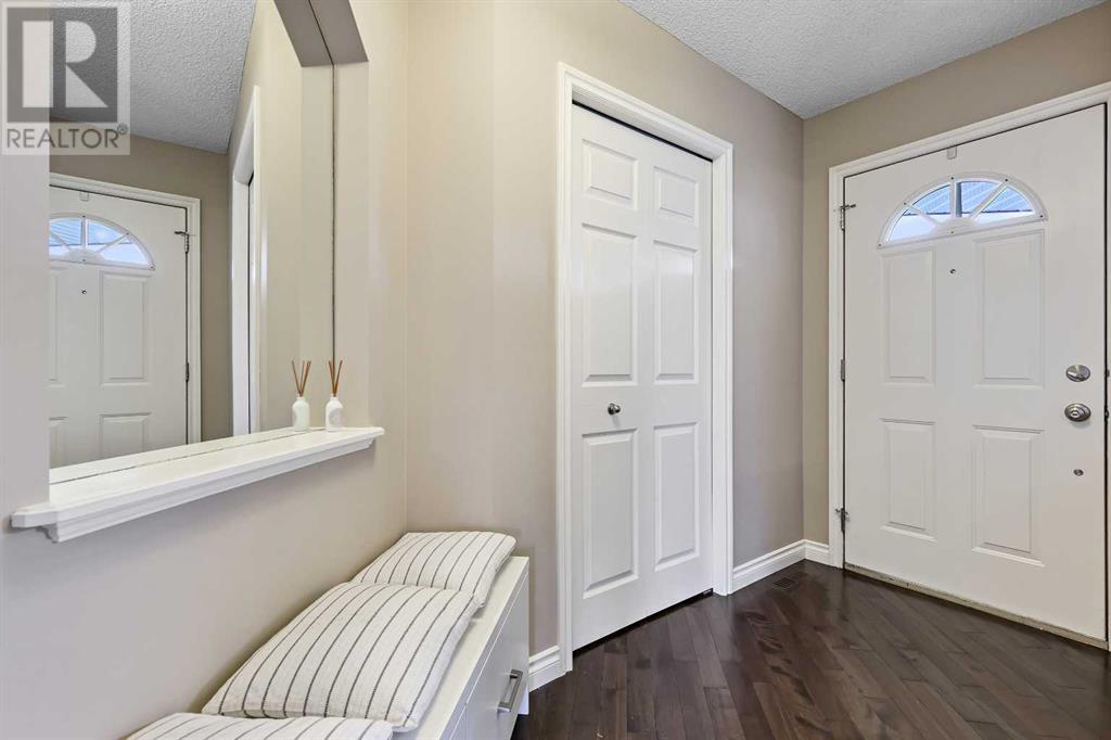Single Family House for Sale in  Scenic View Close NW Scenic Acres Calgary 