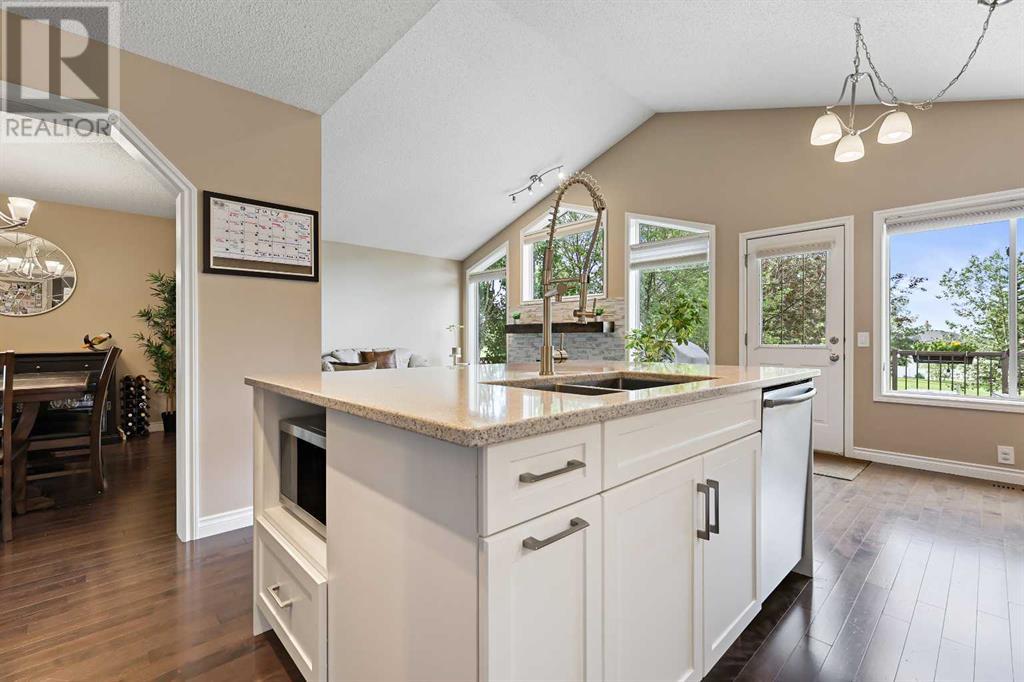 Single Family House for Sale in  Scenic View Close NW Scenic Acres Calgary 