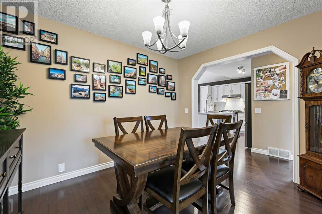 Single Family House for Sale in  Scenic View Close NW Scenic Acres Calgary 