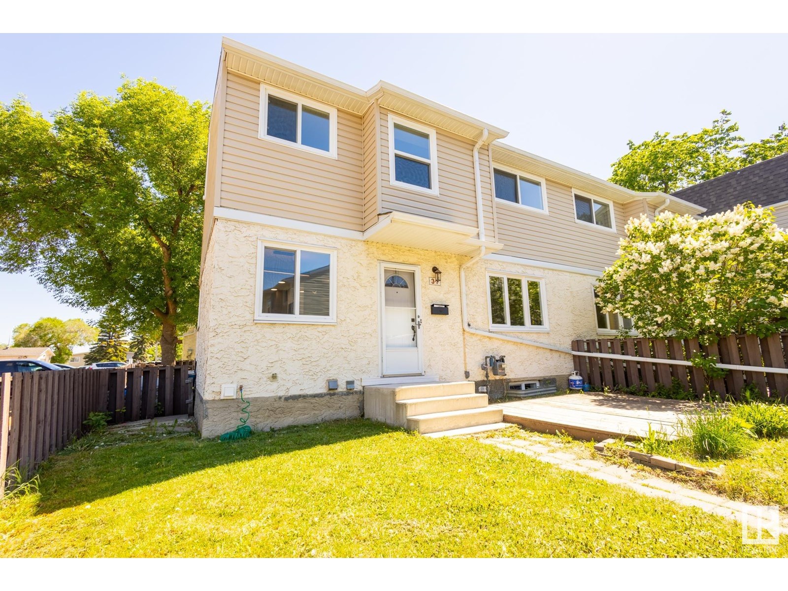 Single Family House for Sale in F CLAREVIEW VG NW Edmonton 