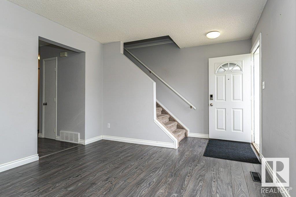Photo 17 of 1608 Mill Woods Rd E Nw, Edmonton AB
