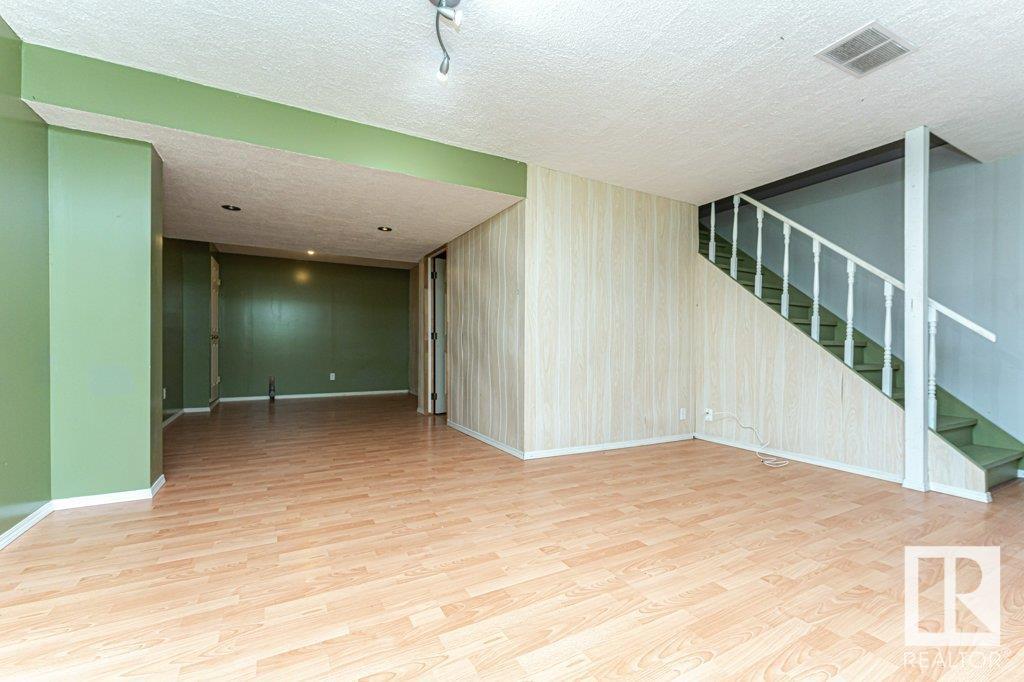 Photo 7 of 1608 Mill Woods Rd E Nw, Edmonton AB