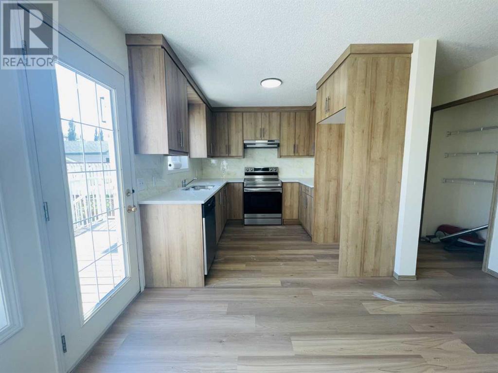 Single Family House for Sale in  Hidden Hills Road NW Hidden Valley Calgary 