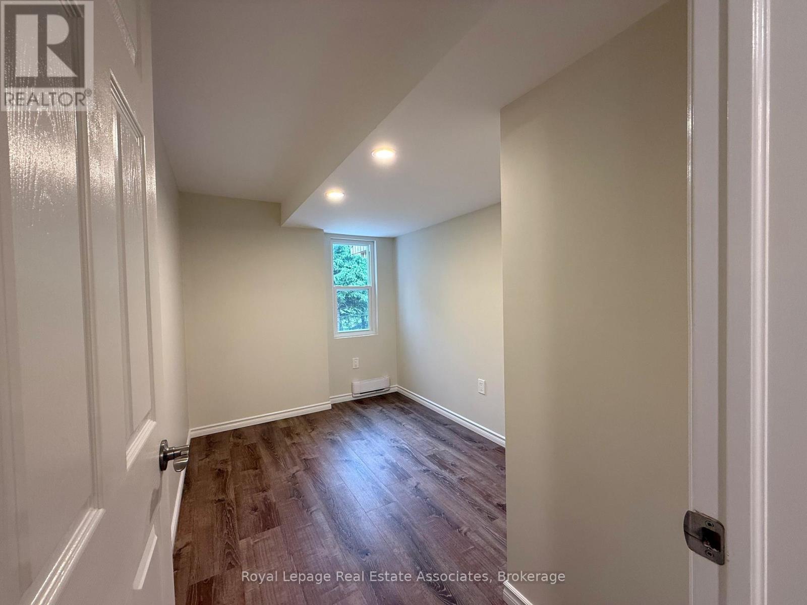 Photo 5 of 703 Robert Ferrie Drive, Kitchener ON