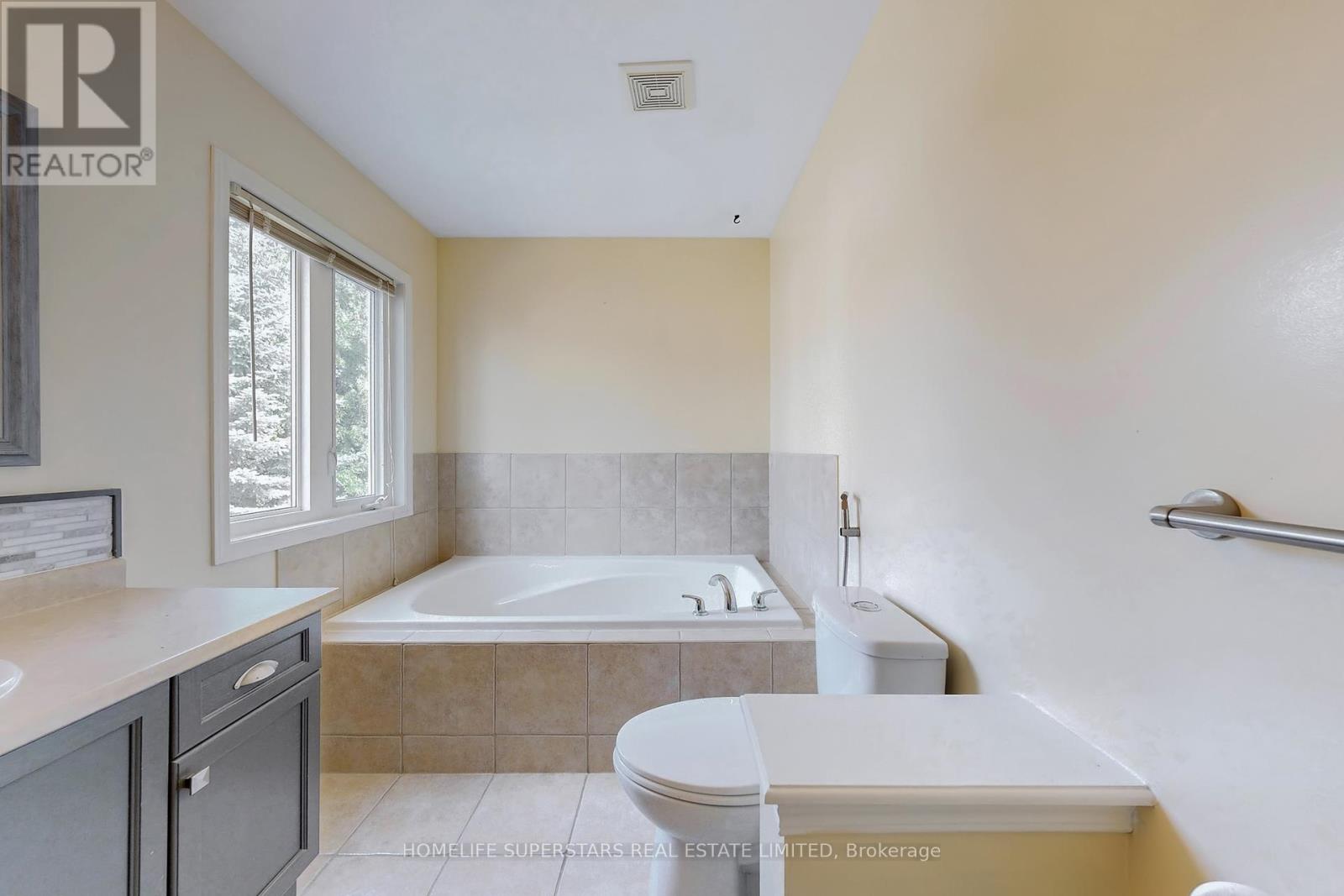 Photo 28 of 68 Nunn Crescent, New Tecumseth ON