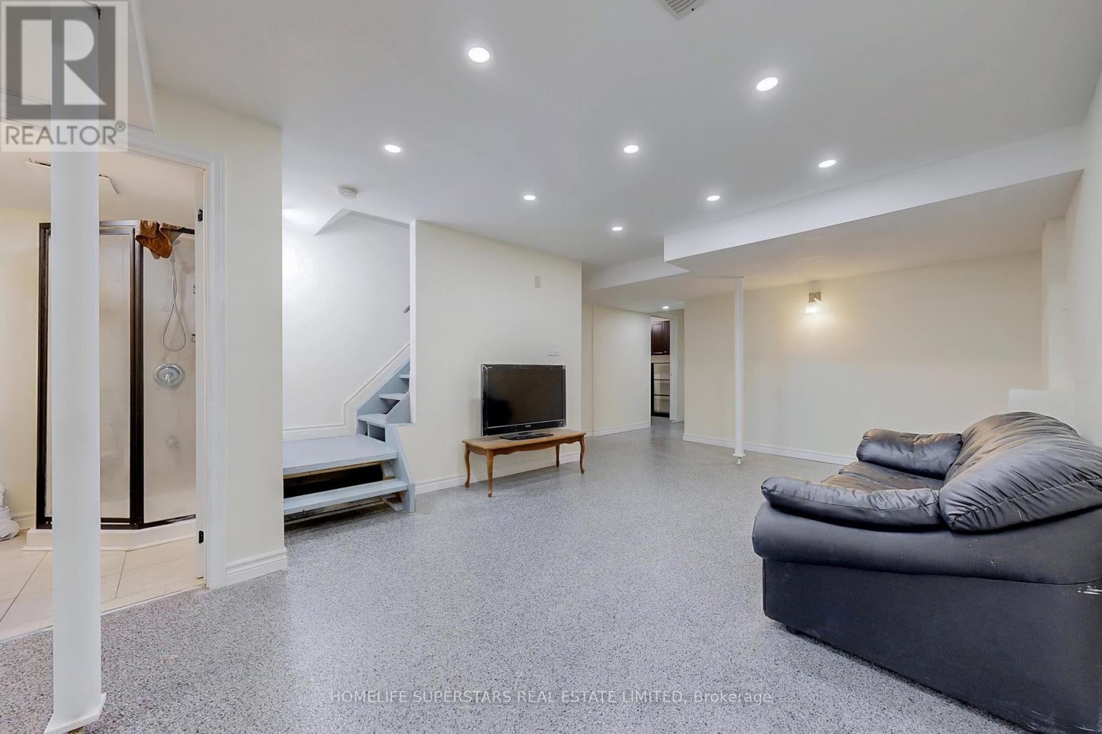 Photo 6 of 68 Nunn Crescent, New Tecumseth ON