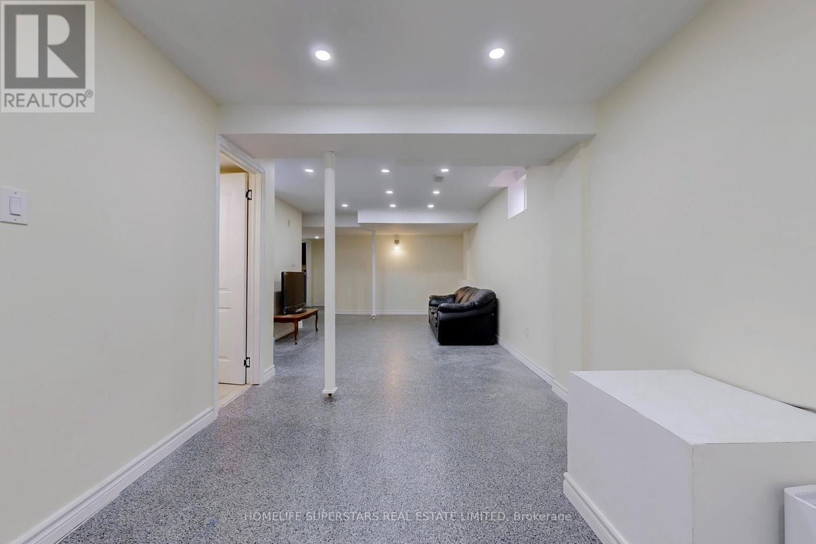 Photo 19 of 68 Nunn Crescent, New Tecumseth ON