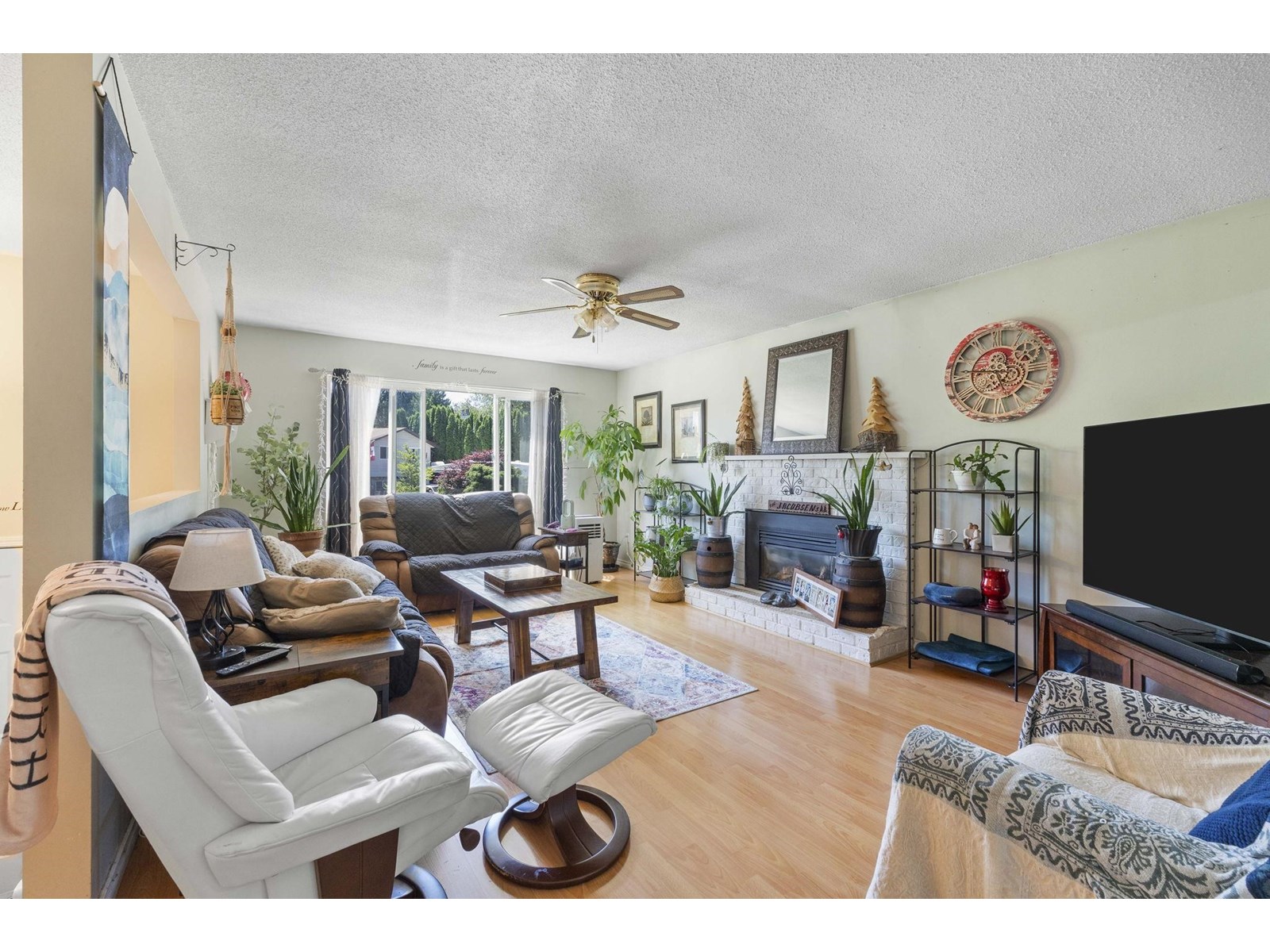 Photo 4 of 14171 74 A Avenue, Surrey BC