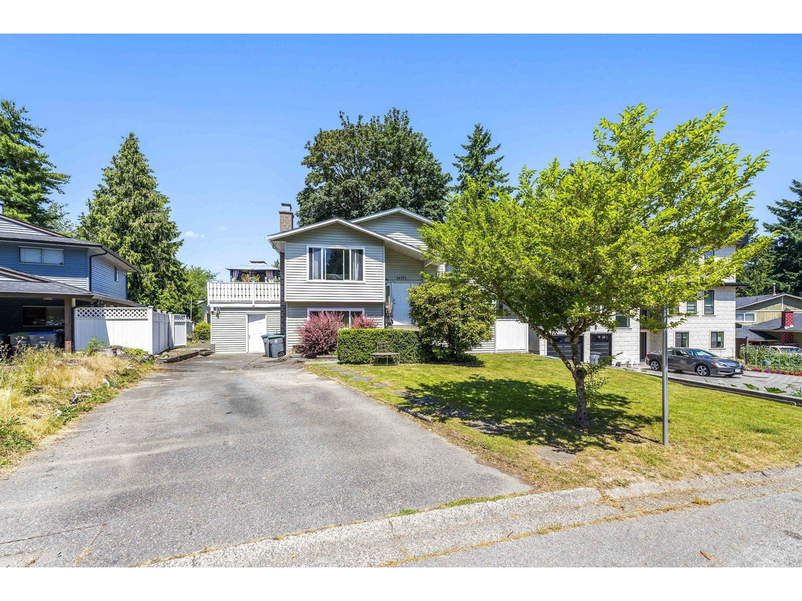 Photo 3 of 14171 74 A Avenue, Surrey BC