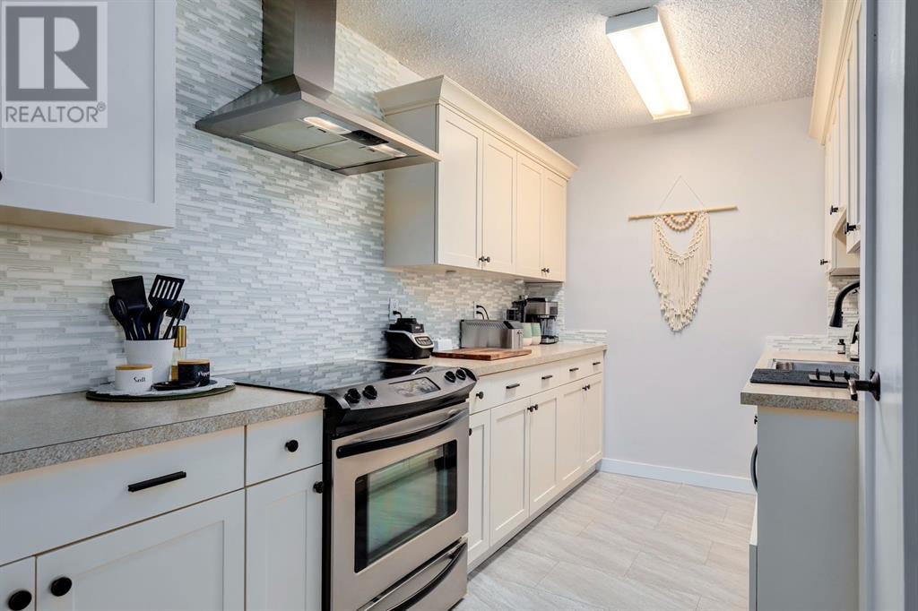 Single Family House for Sale in    Street NW Hillhurst Calgary 