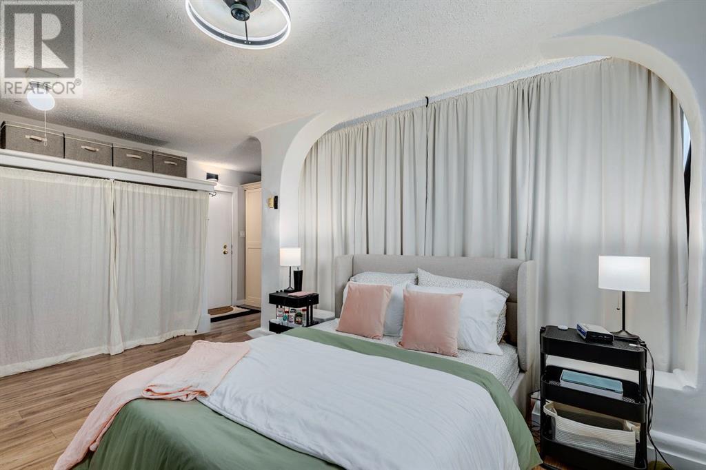 Single Family House for Sale in    Street NW Hillhurst Calgary 