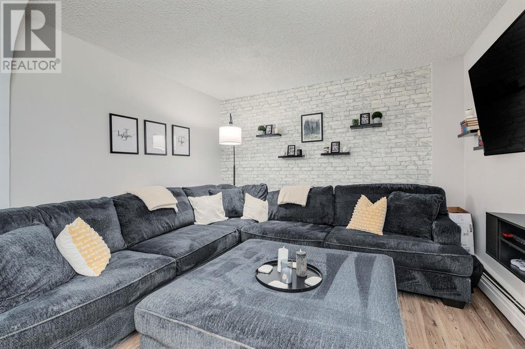 Single Family House for Sale in    Street NW Hillhurst Calgary 