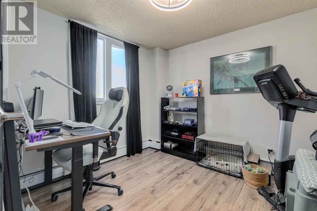 Single Family House for Sale in    Street NW Hillhurst Calgary 
