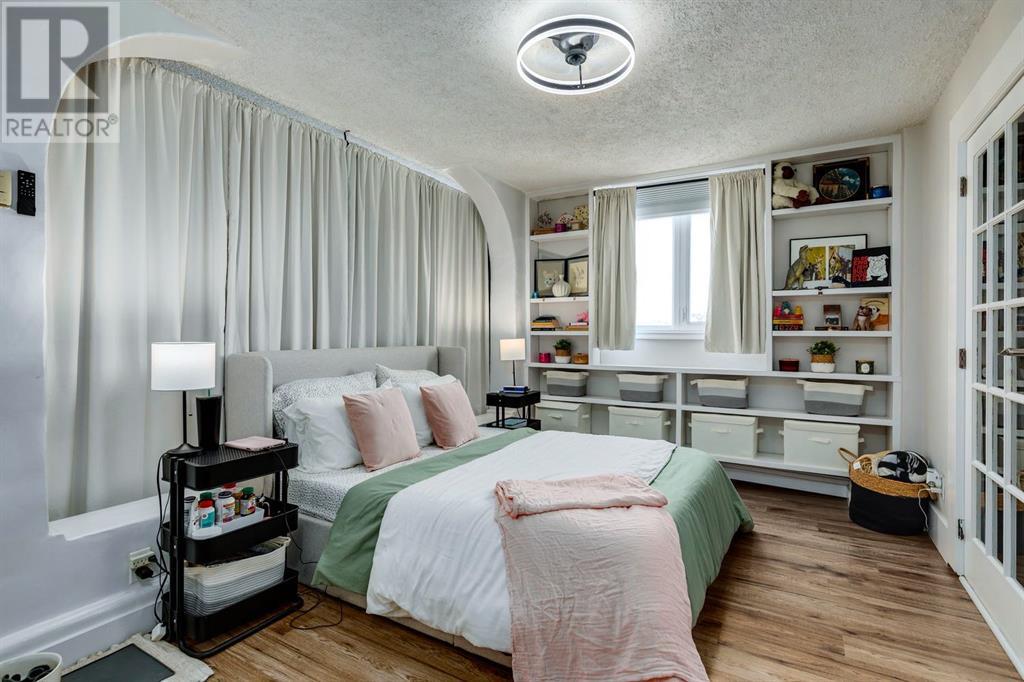 Single Family House for Sale in    Street NW Hillhurst Calgary 