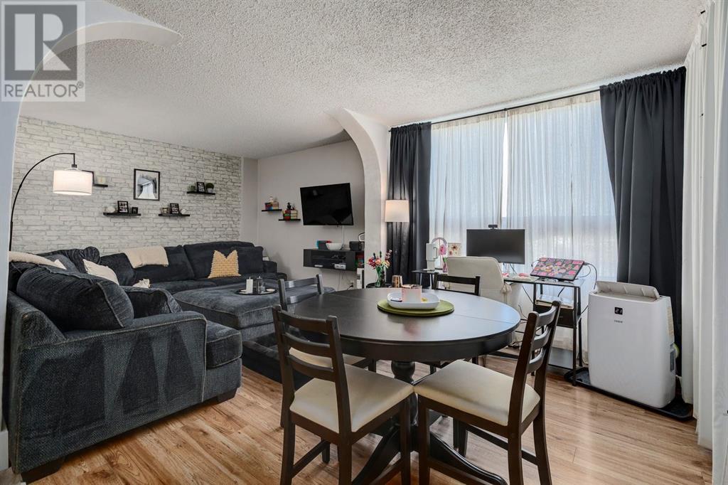 Single Family House for Sale in    Street NW Hillhurst Calgary 