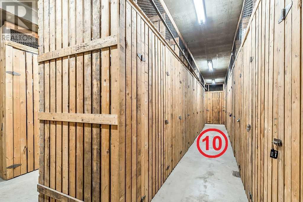 Single Family House for Sale in    Street NW Varsity Calgary 