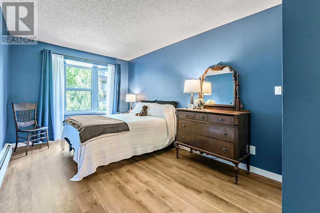 Single Family House for Sale in    Street NW Varsity Calgary 