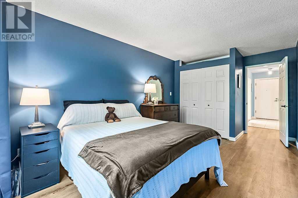 Single Family House for Sale in    Street NW Varsity Calgary 