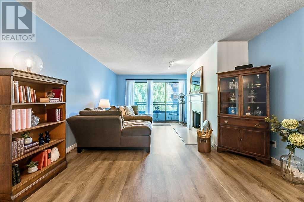 Single Family House for Sale in    Street NW Varsity Calgary 