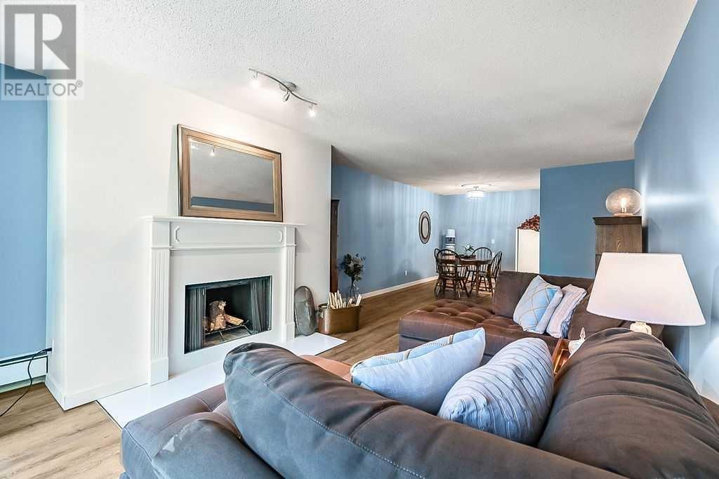 Single Family House for Sale in    Street NW Varsity Calgary 