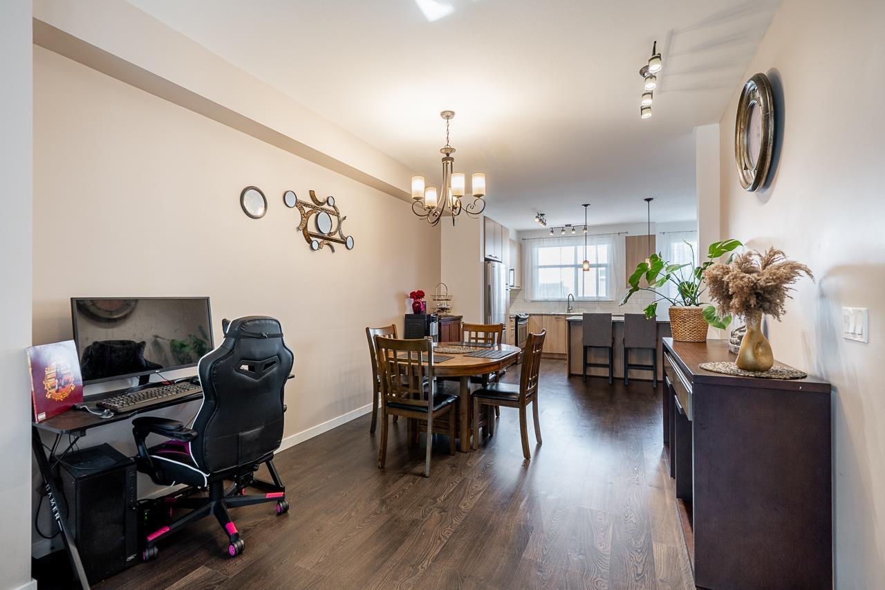 Photo 4 of 9 8355 164 Street, Surrey BC