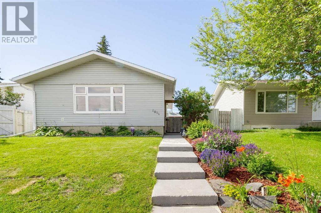 Single Family House Bungalow for Sale in  Penrith Crescent SE Penbrooke Meadows Calgary 