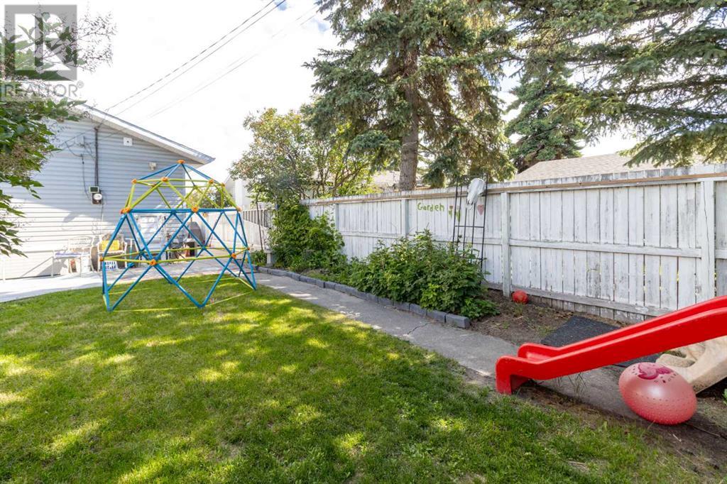 Single Family House Bungalow for Sale in  Penrith Crescent SE Penbrooke Meadows Calgary 