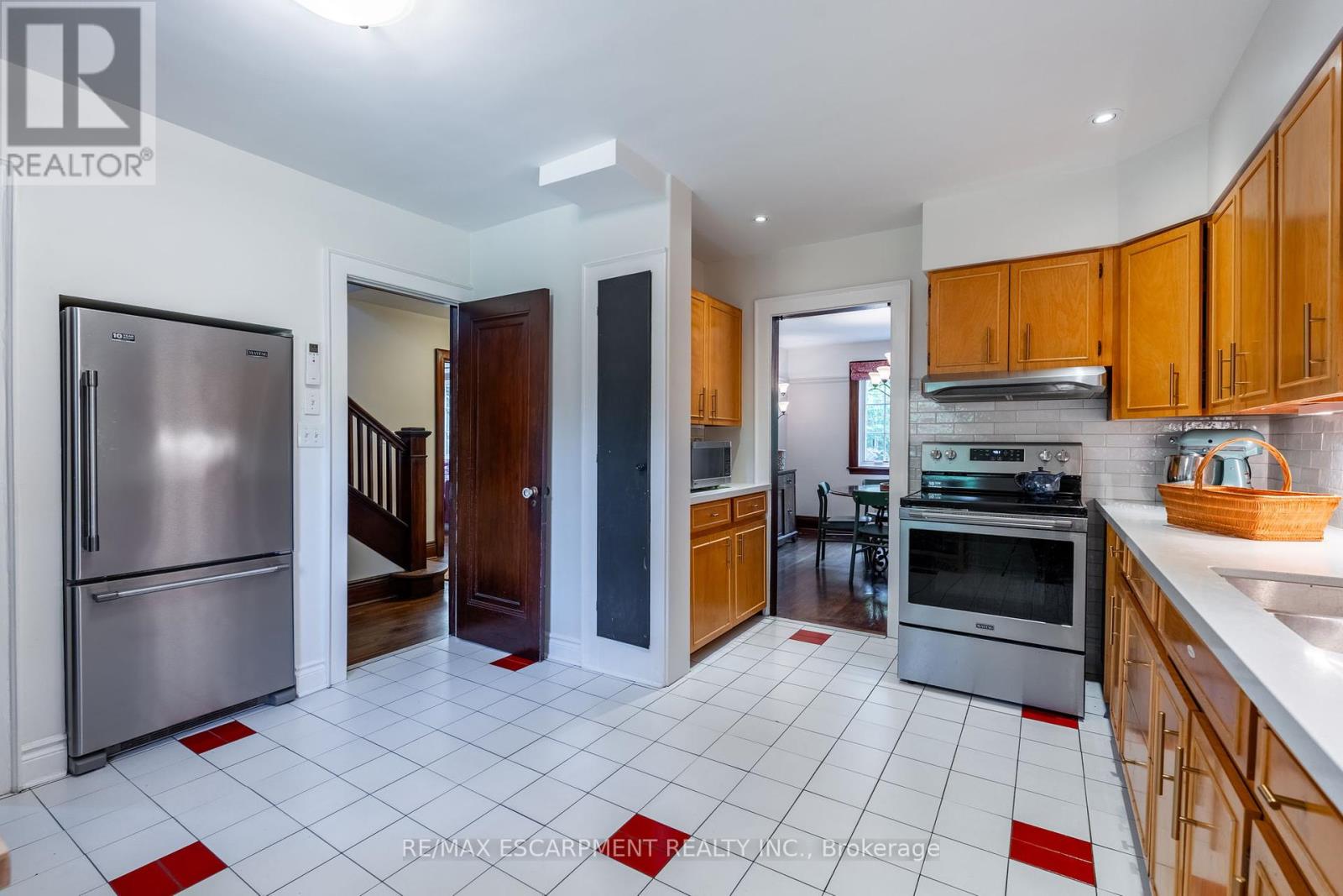 Photo 17 of 154 Dalewood Crescent, Hamilton ON