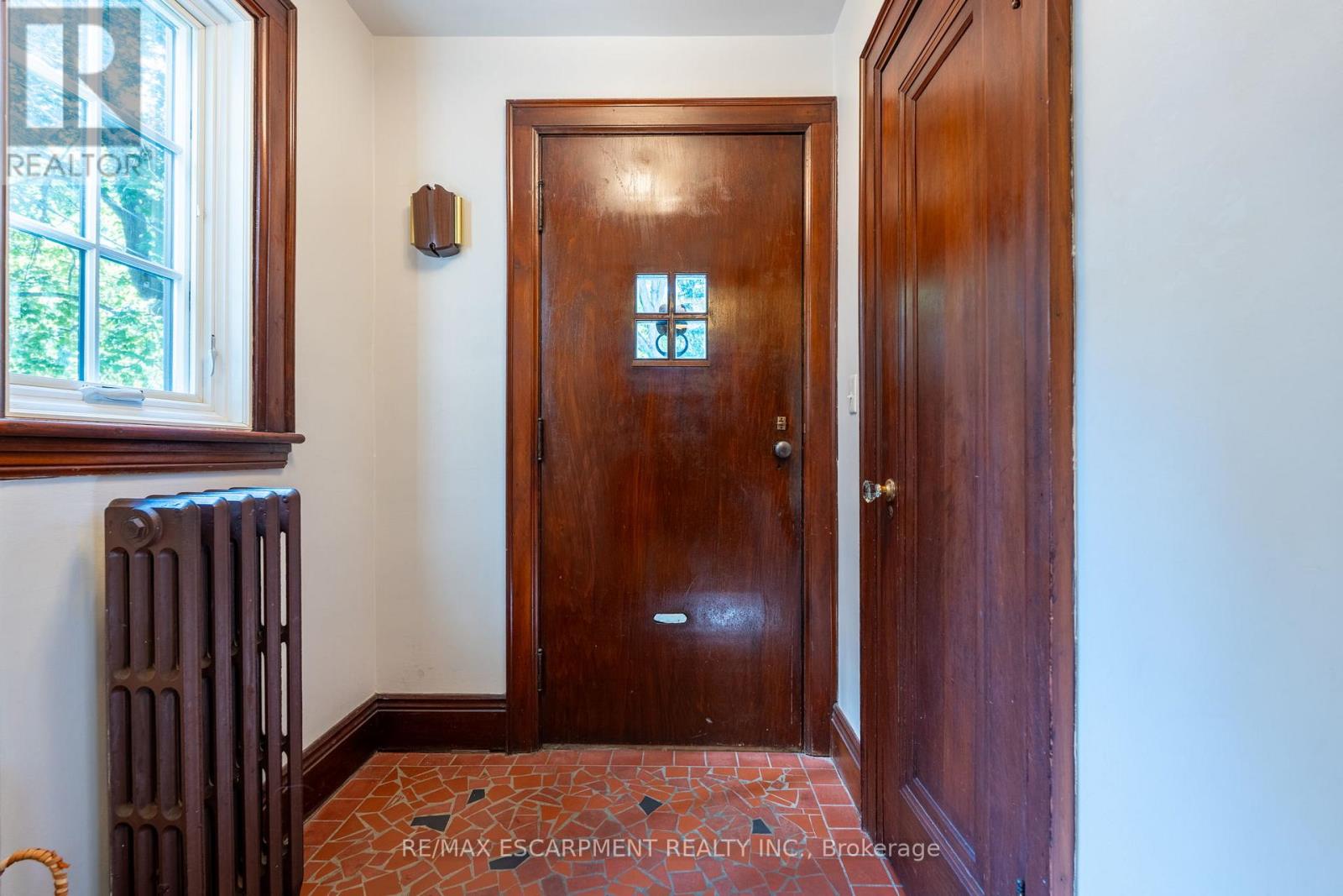 Photo 7 of 154 Dalewood Crescent, Hamilton ON