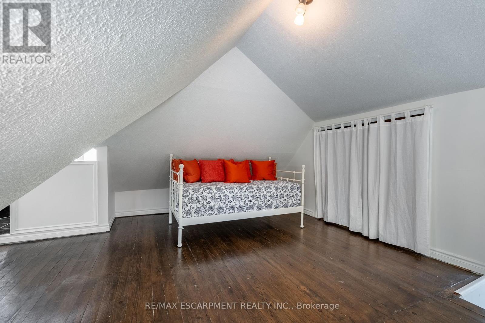 Photo 35 of 154 Dalewood Crescent, Hamilton ON