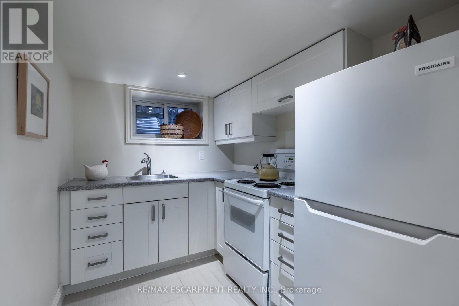 Photo 44 of 154 Dalewood Crescent, Hamilton ON