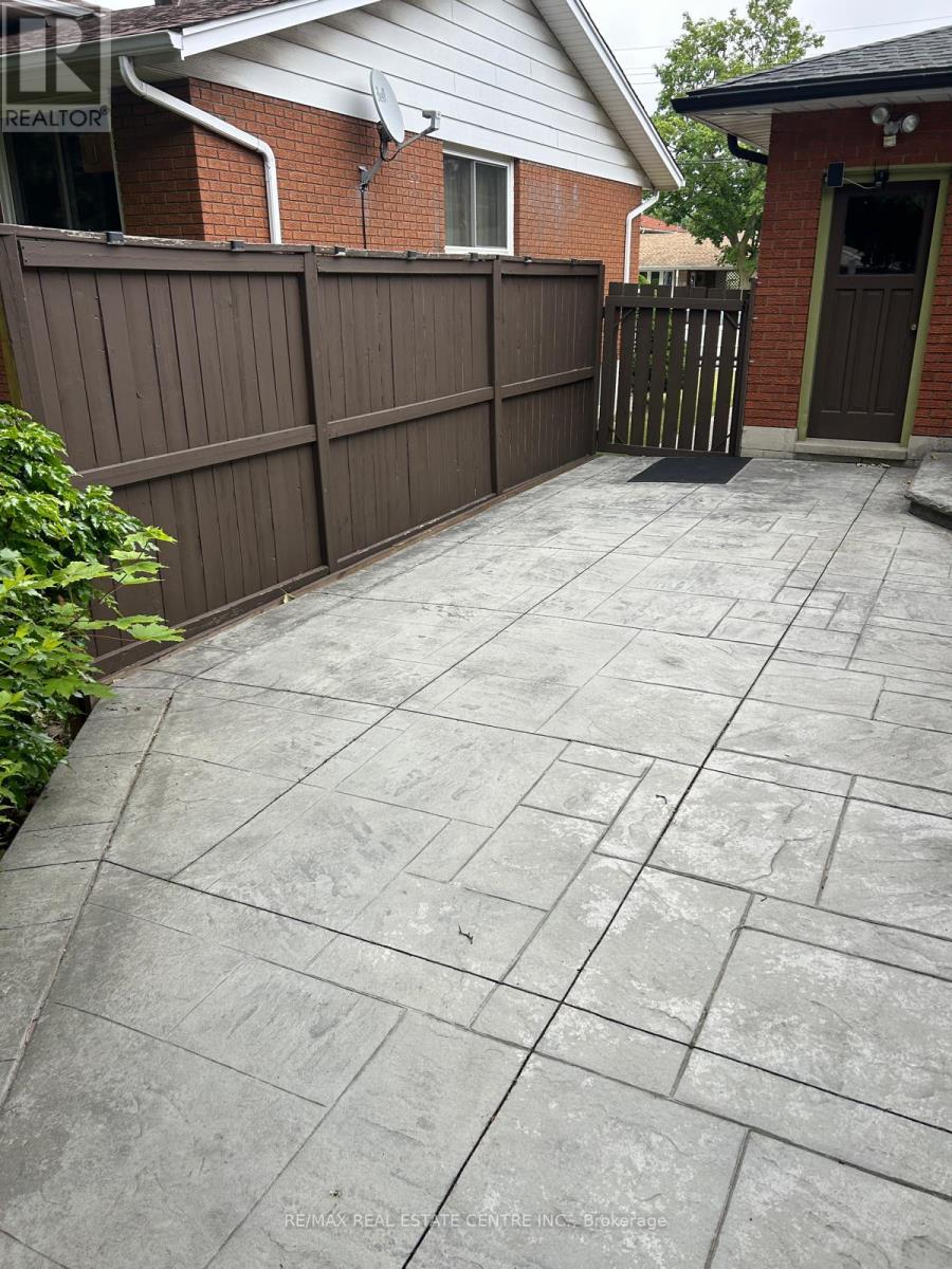 Single Family House for Sale in LOWER   SAN REMO DRIVE Hamilton (Mountview) 