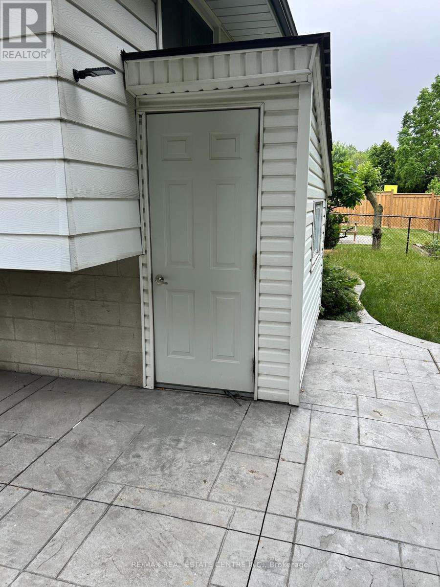 Single Family House for Sale in LOWER   SAN REMO DRIVE Hamilton (Mountview) 