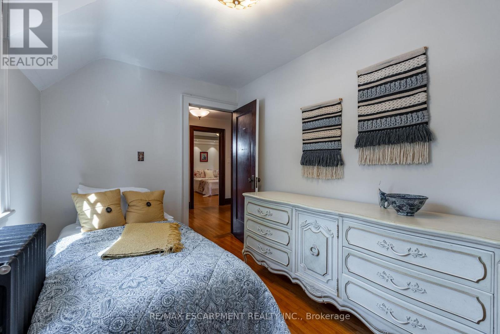 Photo 24 of 154 Dalewood Crescent, Hamilton ON
