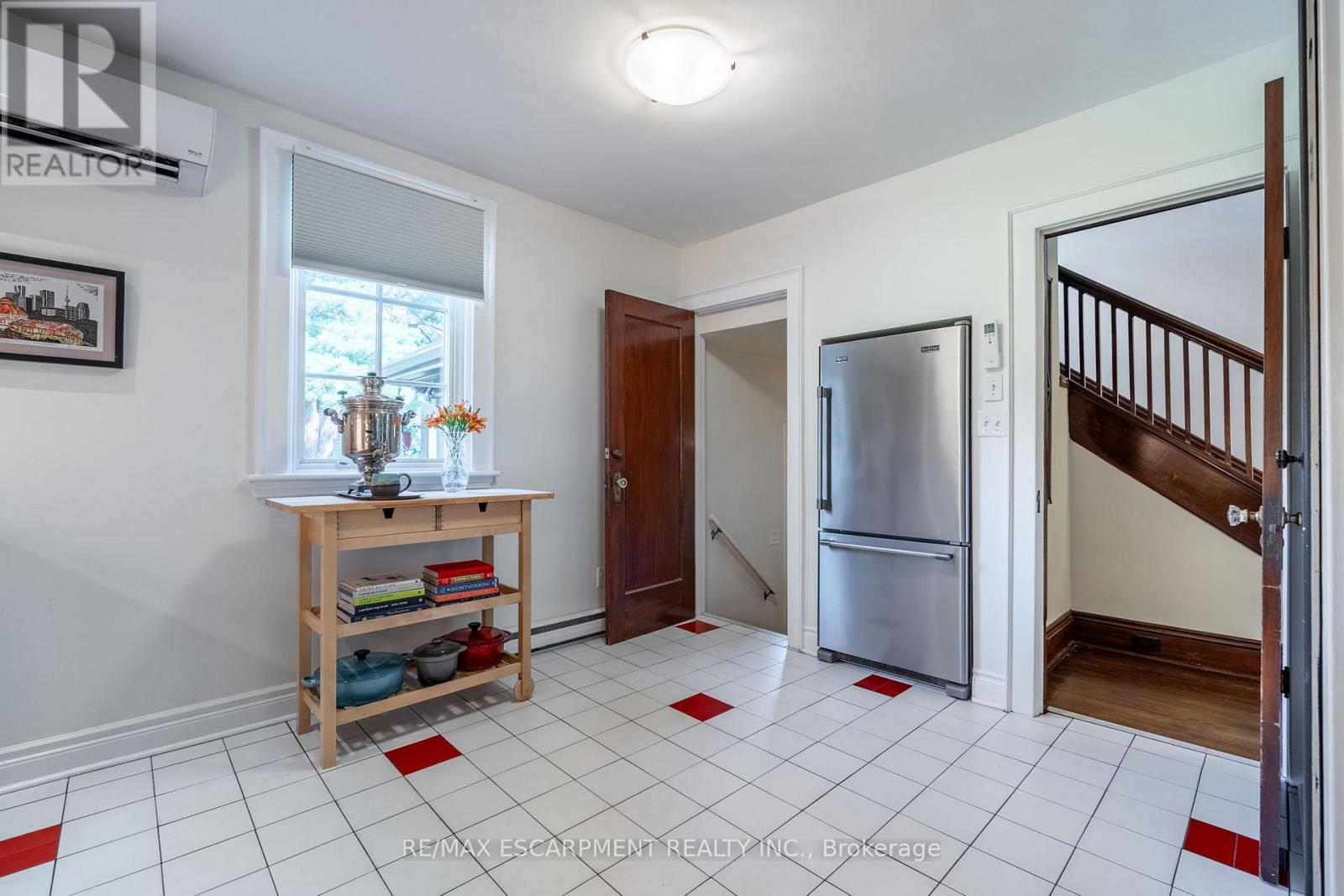 Photo 18 of 154 Dalewood Crescent, Hamilton ON
