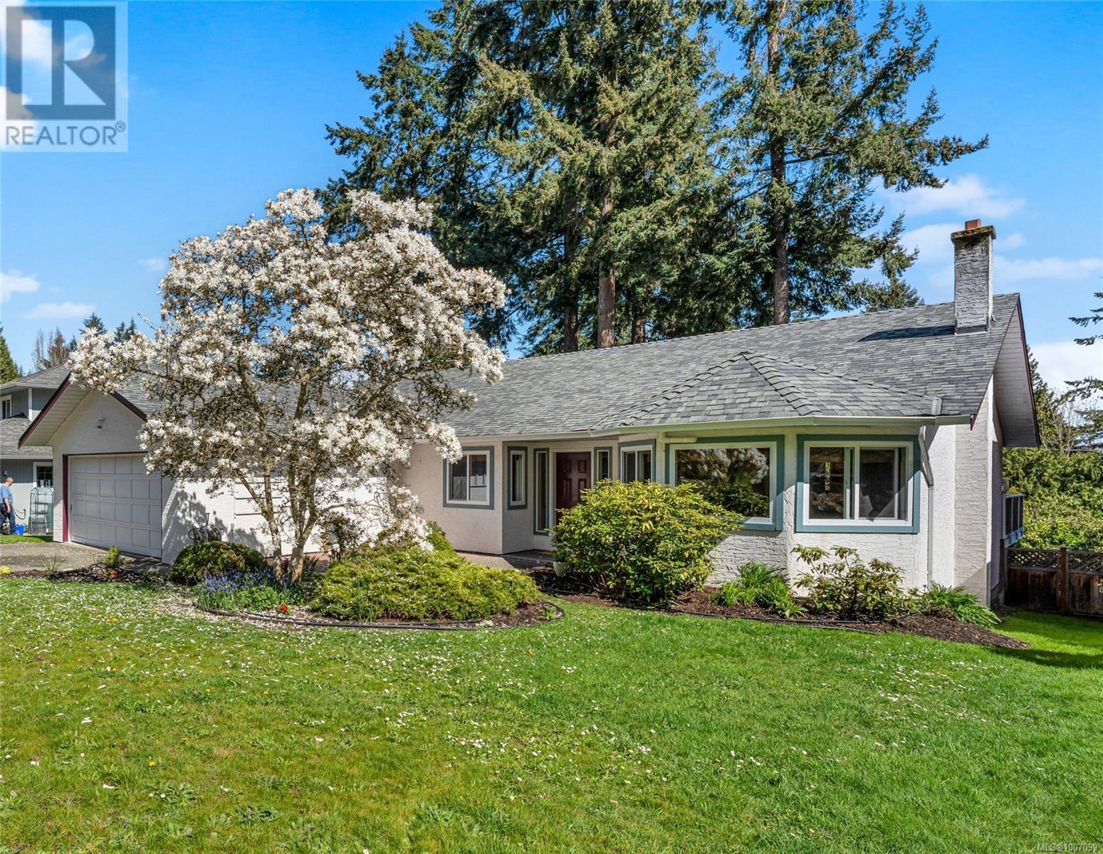 Photo 1 of 775 Menawood Pl, Saanich BC