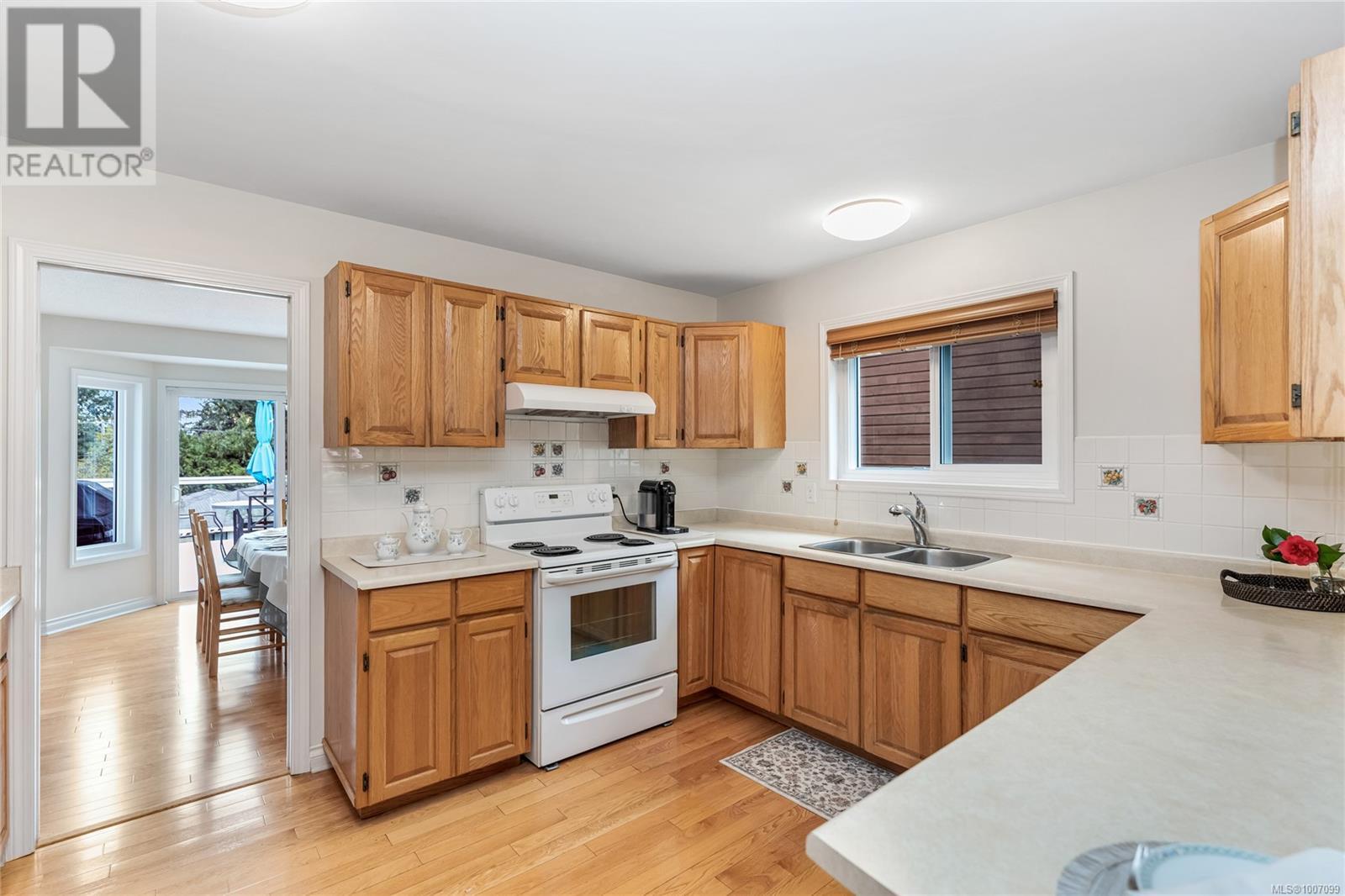 Photo 15 of 775 Menawood Pl, Saanich BC