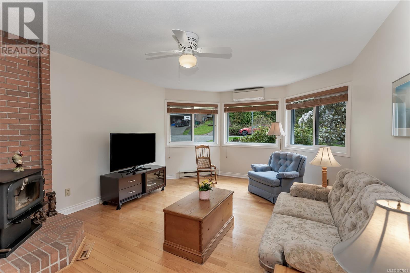 Photo 17 of 775 Menawood Pl, Saanich BC