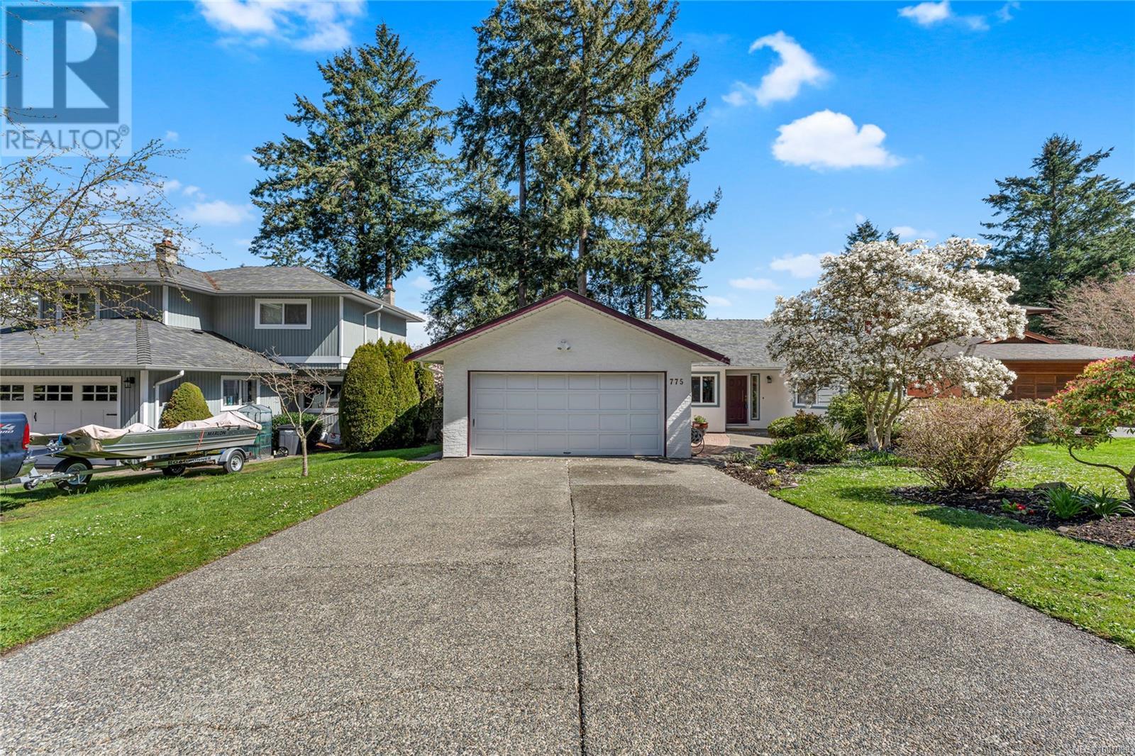 Photo 36 of 775 Menawood Pl, Saanich BC