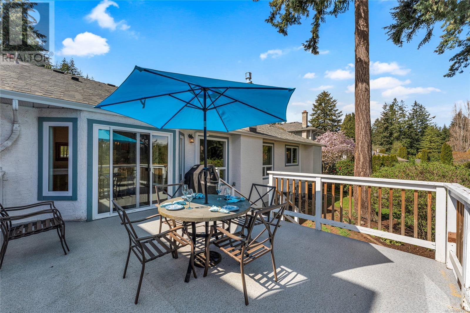 Photo 37 of 775 Menawood Pl, Saanich BC