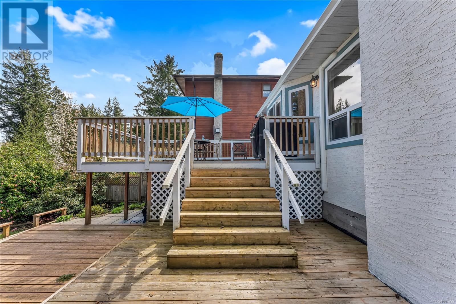 Photo 39 of 775 Menawood Pl, Saanich BC