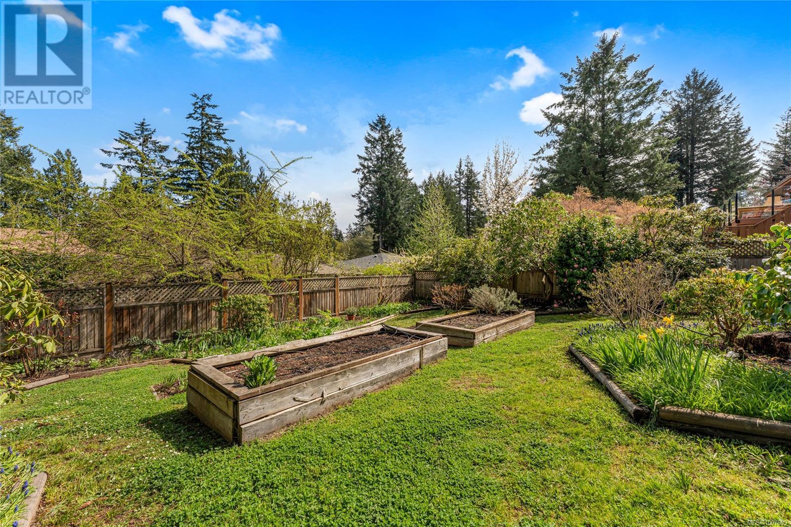 Photo 44 of 775 Menawood Pl, Saanich BC