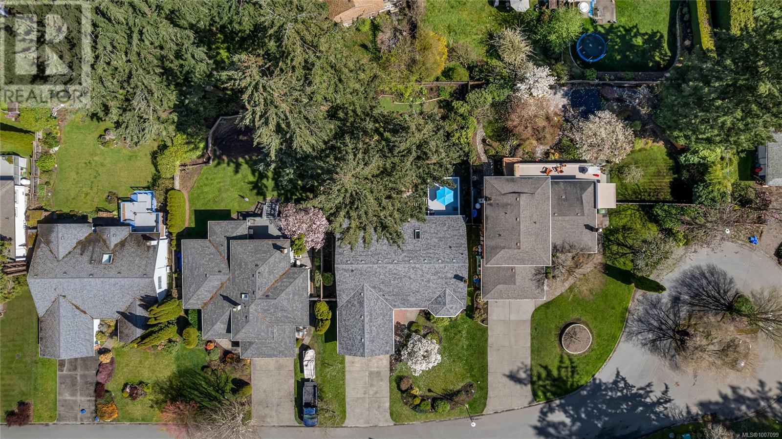 Photo 46 of 775 Menawood Pl, Saanich BC