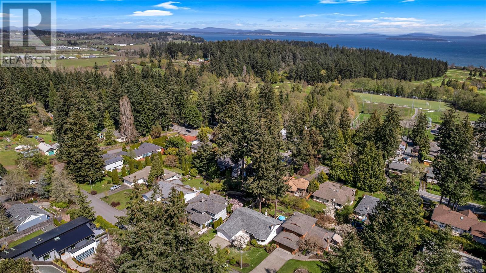 Photo 49 of 775 Menawood Pl, Saanich BC